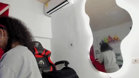 Snapshot of milanhtx2 chatting on January 5, 2025, 3:32 am milanx2 online show from January 5, 2025, 3:32 am