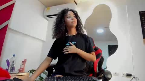 Snapshot of milanhtx2 chatting on January 19, 2025, 1:43 am milanx2 online show from January 19, 2025, 1:43 am