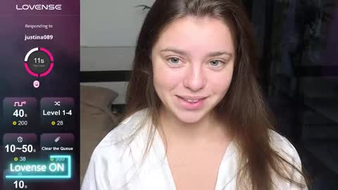 Mila online show from September 22, 2025, 9:39 pm