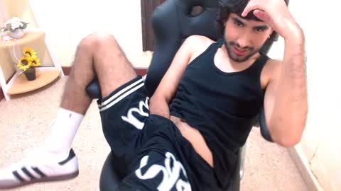 Snapshot of milanzaire chatting on December 5, 2024, 2:09 am milanzaire online show from December 5, 2024, 2:09 am