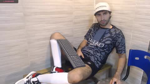 Snapshot of milanzaire chatting on March 12, 2025, 2:41 am milanzaire online show from March 12, 2025, 2:41 am