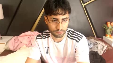 Snapshot of milanzaire chatting on September 17, 2025, 12:23 am milanzaire online show from September 17, 2025, 12:23 am