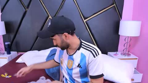 Snapshot of milanzaire chatting on November 16, 2025, 8:36 pm milanzaire online show from November 16, 2025, 8:36 pm