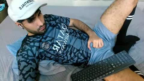 Snapshot of milanzaire chatting on December 15, 2025, 11:42 pm milanzaire online show from December 15, 2025, 11:42 pm