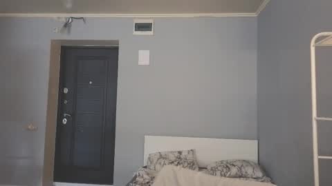 Mila online show from March 4, 2026, 6:52 am