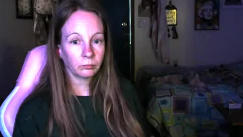 Mila online show from April 23, 2026, 1:35 pm