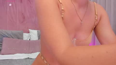 Mia online show from May 22, 2026, 5:25 am