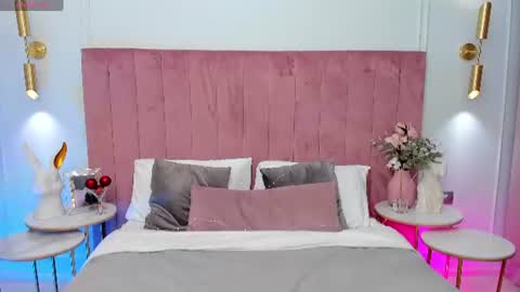 Mia online show from July 12, 2026, 4:58 am
