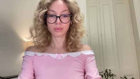 Snapshot of milayah chatting on October 15, 2025, 4:18 pm Mila online show from October 15, 2025, 4:18 pm