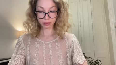 Snapshot of milayah chatting on October 24, 2025, 2:35 pm Mila online show from October 24, 2025, 2:35 pm