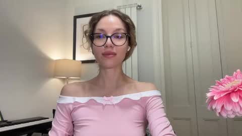 Snapshot of milayah chatting on October 31, 2025, 2:51 pm Mila online show from October 31, 2025, 2:51 pm