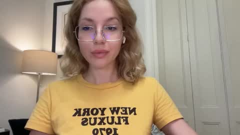 Snapshot of milayah chatting on December 5, 2025, 3:20 pm Mila online show from December 5, 2025, 3:20 pm