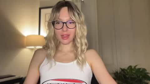 Mila online show from June 29, 2026, 5:02 pm