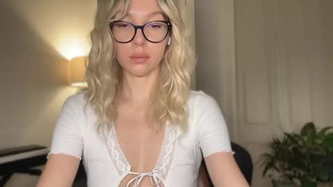 Mila online show from July 3, 2026, 4:13 pm