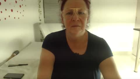 Snapshot of milchanell chatting on June 20, 2026, 5:43 am milchanell online show from June 20, 2026, 5:43 am