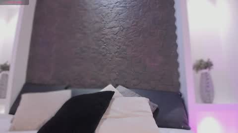 Snapshot of mile_perez chatting on July 24, 2026, 11:03 pm M I L E online show from July 24, 2026, 11:03 pm