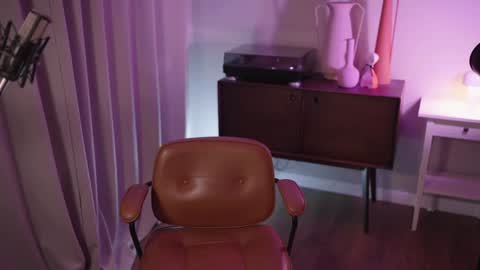 Snapshot of mileeena chatting on December 19, 2024, 2:24 pm M Telegram mamagotachannel online show from December 19, 2024, 2:24 pm