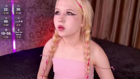 Snapshot of milemissyy chatting on April 19, 2026, 6:10 pm Mia online show from April 19, 2026, 6:10 pm