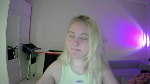 Snapshot of milena391630 chatting on April 30, 2026, 8:26 pm Milena new nonude shy blonde natural online show from April 30, 2026, 8:26 pm