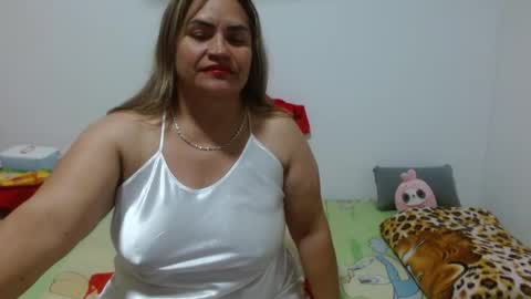 Snapshot of milena_hoot_ chatting on May 26, 2026, 4:52 am MILENA online show from May 26, 2026, 4:52 am