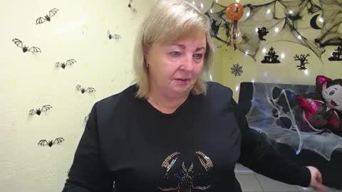 Snapshot of milenawedxy chatting on October 19, 2025, 5:08 am Milena online show from October 19, 2025, 5:08 am