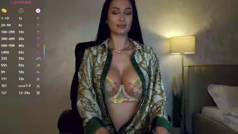 Snapshot of miley_me chatting on May 13, 2026, 10:01 am M online show from May 13, 2026, 10:01 am