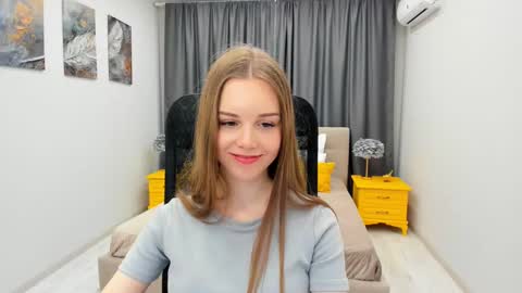 Snapshot of mileygloss chatting on February 18, 2025, 7:43 am mileygloss online show from February 18, 2025, 7:43 am