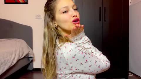 mileyy_cute online show from March 3, 2026, 11:10 pm