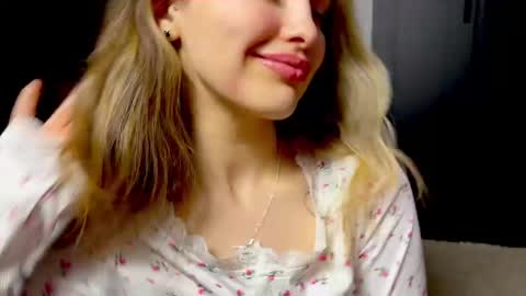 mileyy_cute online show from March 11, 2026, 11:00 pm