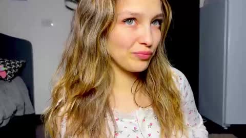 mileyy_cute online show from March 15, 2026, 12:49 am