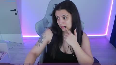 Isabelle online show from April 6, 2026, 8:59 am