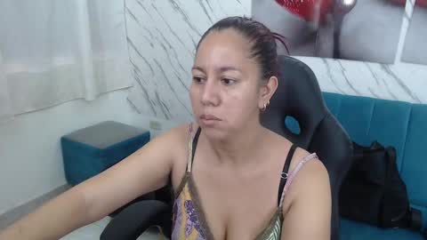 Milf Loven online show from March 5, 2025, 7:27 pm