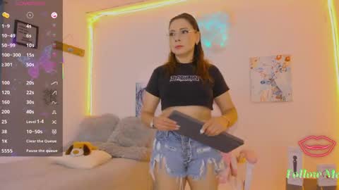 Aura  online show from May 26, 2026, 3:35 am