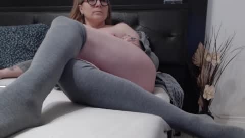 Snapshot of milfbiglips38 chatting on February 7, 2025, 5:10 am milfa online show from February 7, 2025, 5:10 am