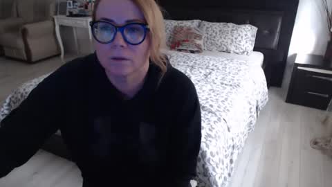 Snapshot of milfbiglips38 chatting on February 15, 2025, 7:38 am milfa online show from February 15, 2025, 7:38 am