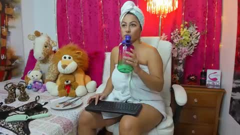 Snapshot of milfboobs_10 chatting on February 8, 2025, 1:54 am Nakary Bustamante online show from February 8, 2025, 1:54 am