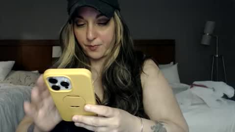 Snapshot of milfmonee chatting on May 6, 2026, 1:05 pm MILF Monee online show from May 6, 2026, 1:05 pm