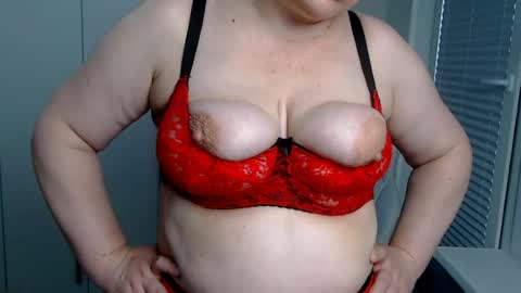 MilfScarlette online show from July 22, 2026, 3:42 am