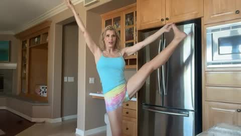 Snapshot of milfyogi chatting on July 15, 2026, 4:01 pm milfyogi online show from July 15, 2026, 4:01 pm
