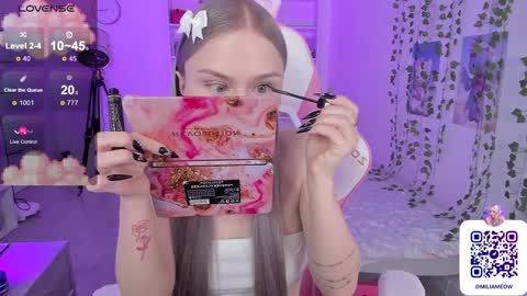 Snapshot of miliameow chatting on December 20, 2024, 10:43 pm Milia online show from December 20, 2024, 10:43 pm