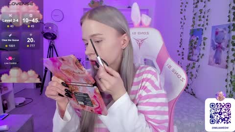 Snapshot of miliameow chatting on December 22, 2024, 1:23 am Milia online show from December 22, 2024, 1:23 am