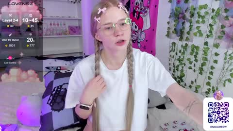 Snapshot of miliameow chatting on February 2, 2025, 4:48 am Milia online show from February 2, 2025, 4:48 am