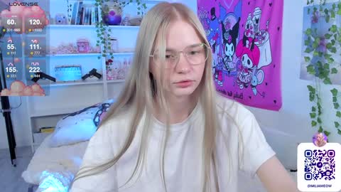 Snapshot of miliameow chatting on February 3, 2025, 10:21 pm Milia online show from February 3, 2025, 10:21 pm