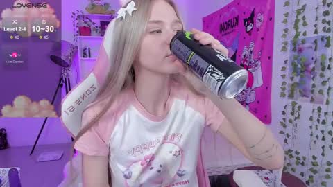 Snapshot of miliameow chatting on February 18, 2025, 4:58 am Milia online show from February 18, 2025, 4:58 am