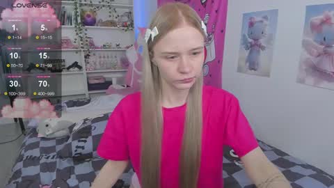 Snapshot of miliameow chatting on March 4, 2025, 10:38 pm Milia online show from March 4, 2025, 10:38 pm