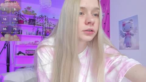 Snapshot of miliameow chatting on March 6, 2025, 12:10 am Milia online show from March 6, 2025, 12:10 am