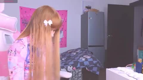 Snapshot of miliameow chatting on October 24, 2025, 8:49 pm Milia online show from October 24, 2025, 8:49 pm