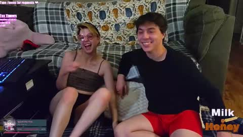 Snapshot of milkandhoneycams chatting on November 6, 2025, 6:25 am MilkandHoney online show from November 6, 2025, 6:25 am