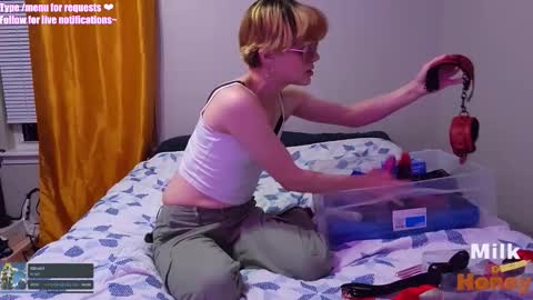 Snapshot of milkandhoneycams chatting on November 9, 2025, 2:10 am MilkandHoney online show from November 9, 2025, 2:10 am