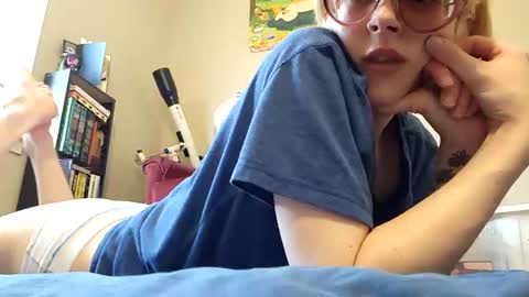 Snapshot of milkandhoneycams chatting on March 11, 2026, 9:32 pm MilkandHoney online show from March 11, 2026, 9:32 pm